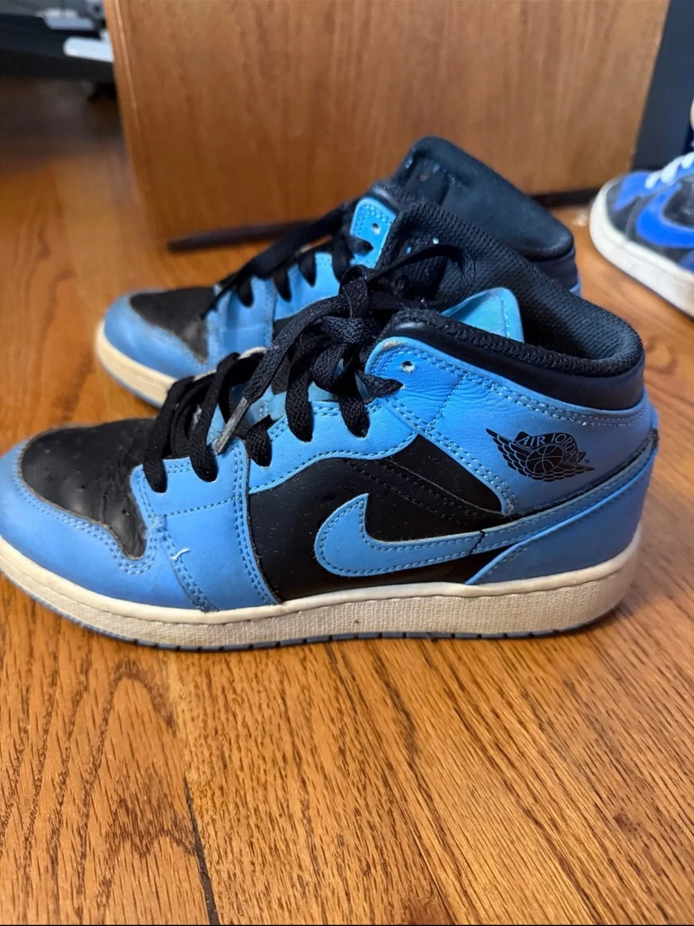 Jordan Kids Mid-Top Sneakers in Black and Blue